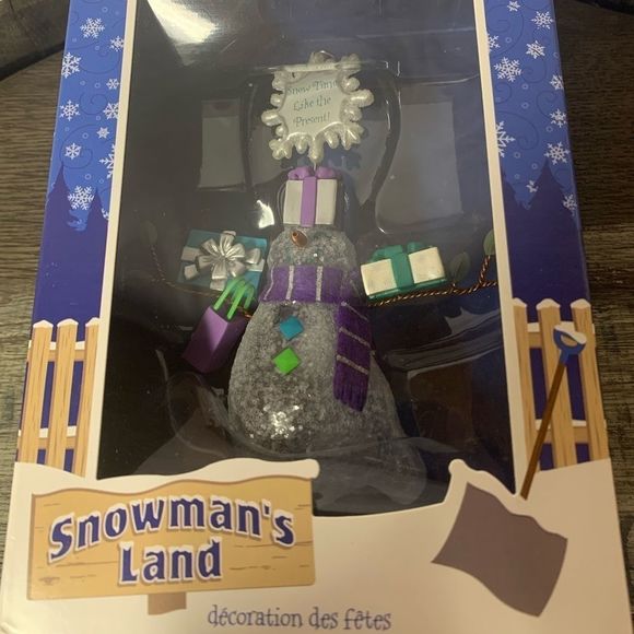 "Snowman's Land" Hallmark Keepsake Ornament - Picture 1 of 2
